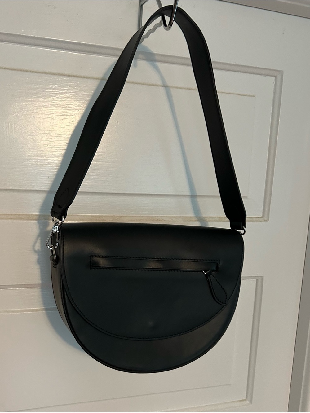 Isadora Classic Black Leather Half-Moon Shoulder Bag Italy